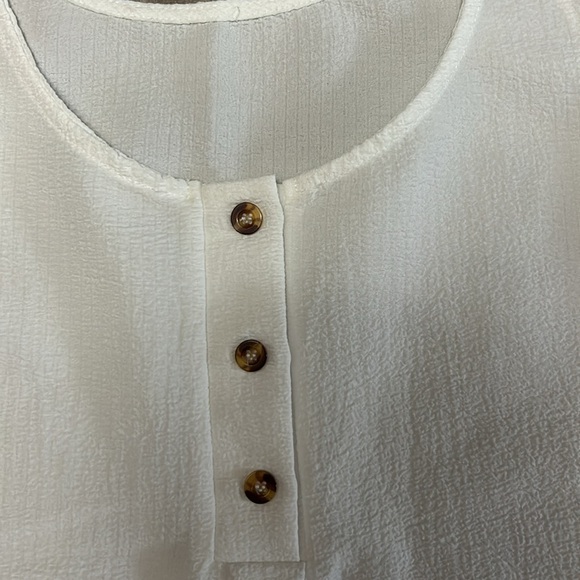 White Tank With Three Buttons Size M - Picture 2 of 3